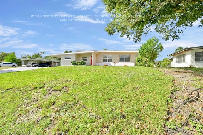 Building Photo - 2412 Martinwood Dr