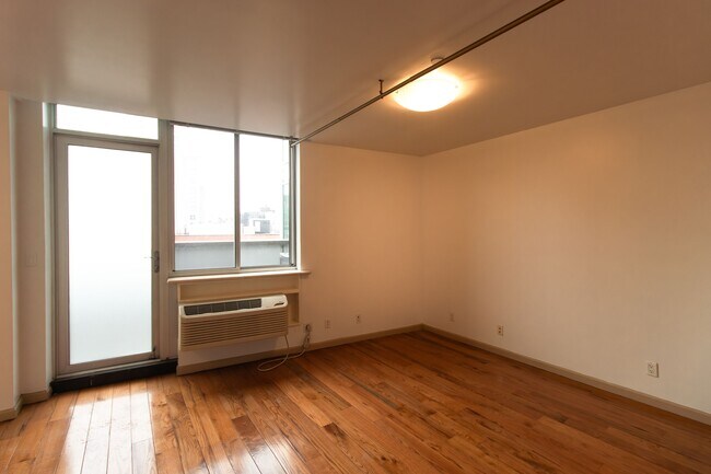 Foto del edificio - 1635 Lexington Ave