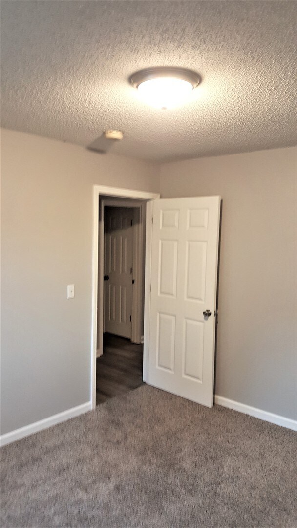 Foto del edificio - 4 bedroom/2 bath Available soon!