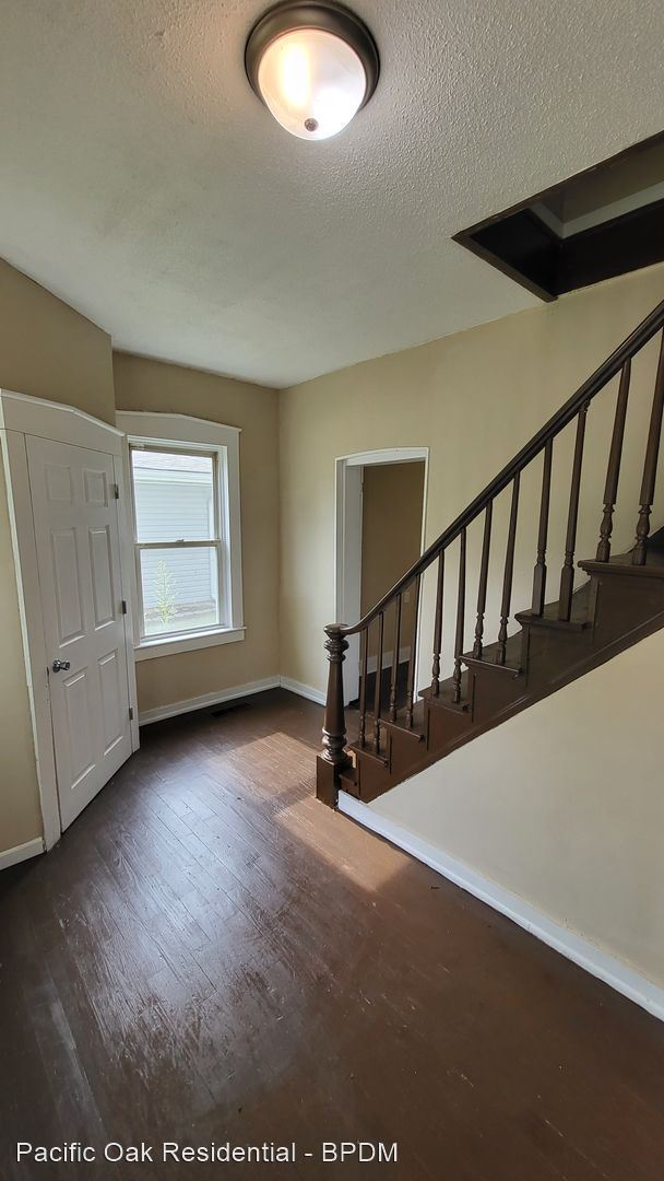 4 br, 1.5 bath House 527 East Oak Street House Rental in Greenville