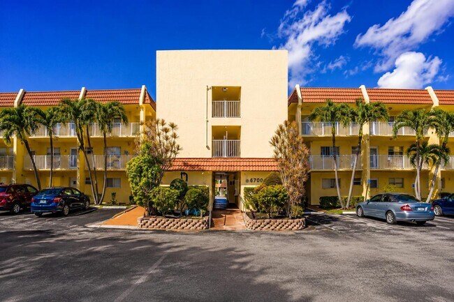 Foto del edificio - 6700 Royal Palm Blvd