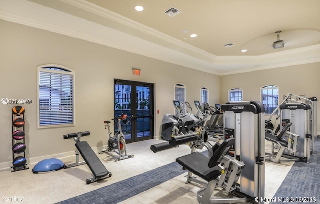 Building Photo - 3 br, 3.5 bath Townhome - 11554 SW 13th Ct