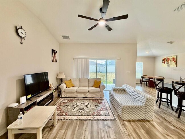 Foto del edificio - 14841 Sterling Spur Ave