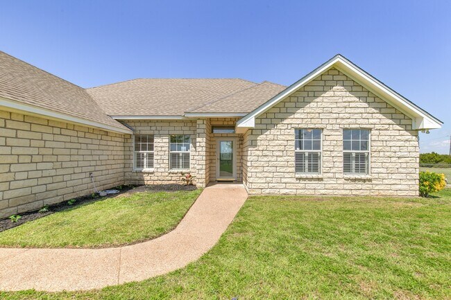 Building Photo - Ranchette on 7.5 acres