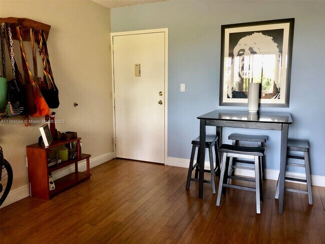 Foto del edificio - 2160 SW 16th Ave