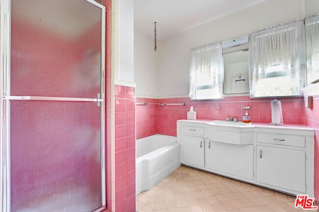 Foto del edificio - 1428 S Genesee Ave