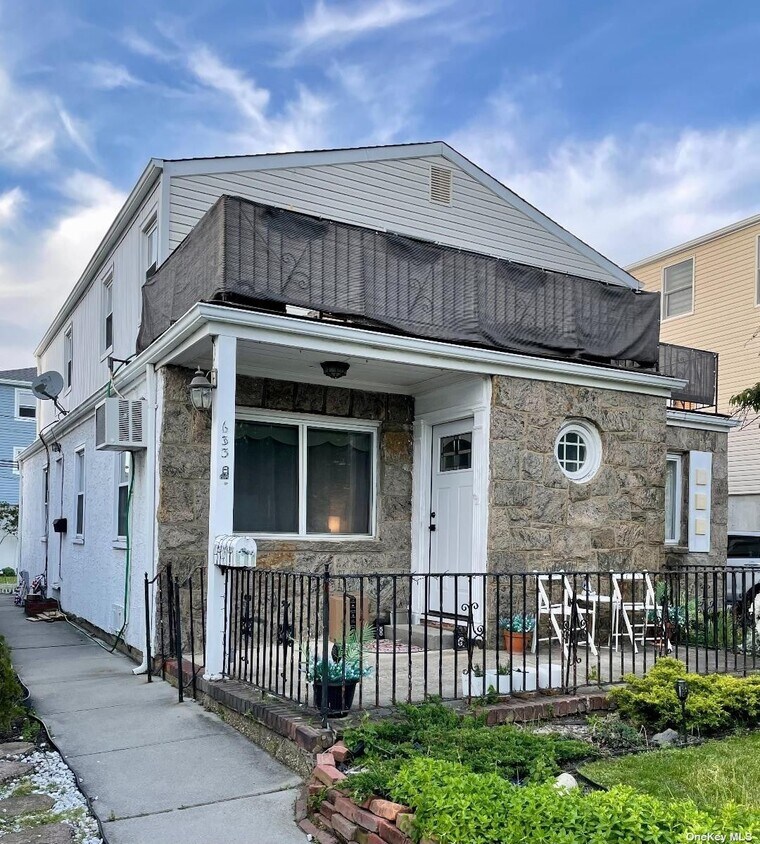 633 W Market St Unit main, Long Beach, NY 11561 Apartment for Rent in