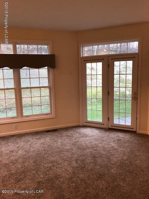 Foto del edificio - 3 bedroom in Moosic PA 18507