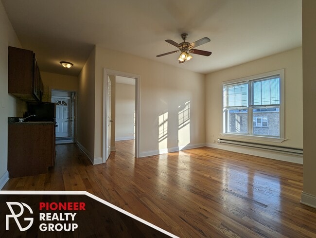Foto del edificio - 949 W Cornelia Ave