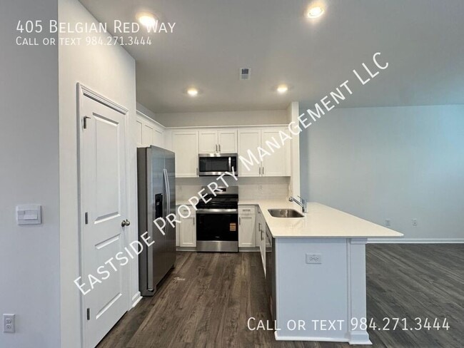 Building Photo - 405 Belgian Red Wy