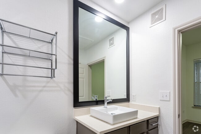 2BR, 2BA - 1044SF - Muse at SoCo