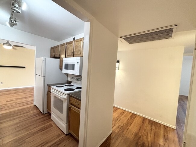 Building Photo - 710 E 200 S