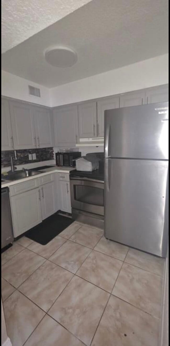 Building Photo - 746 Wyman Ct