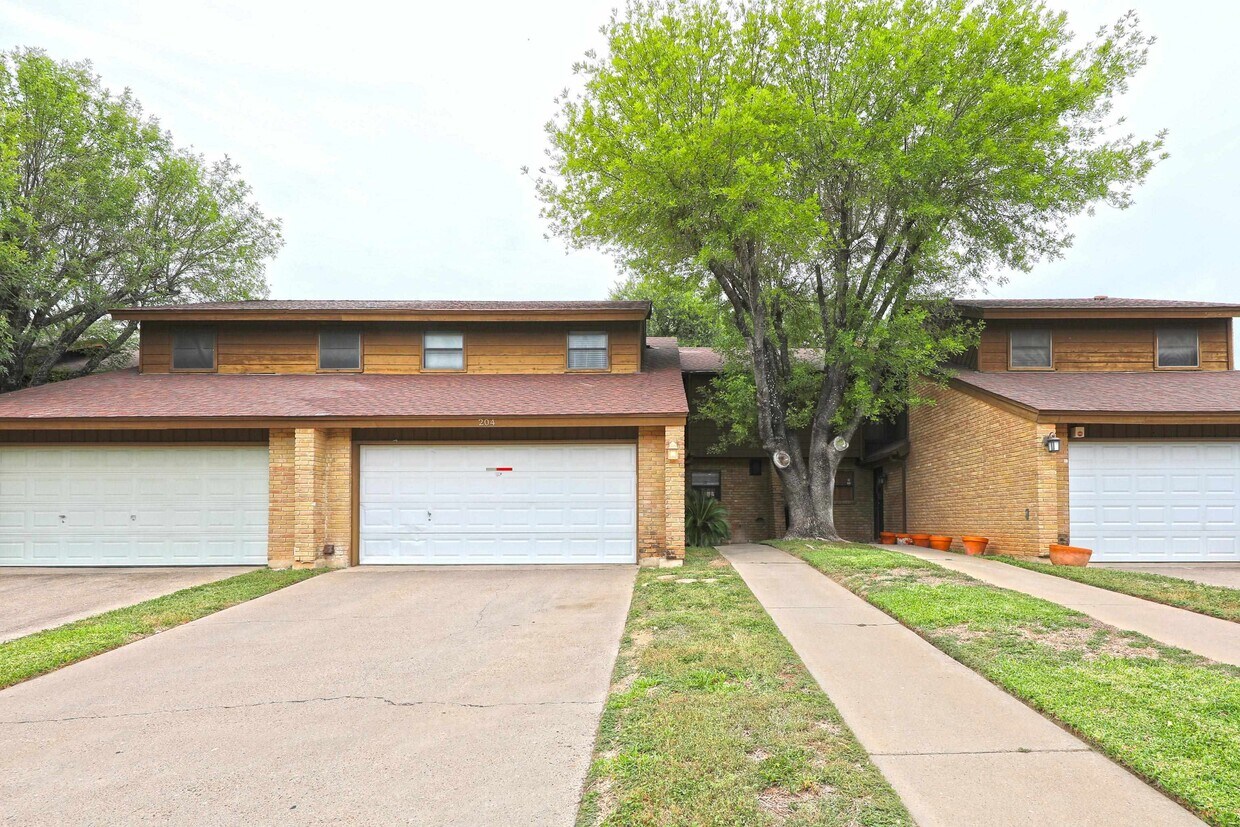 204 Weatherwood Rd Unit 38, Laredo, TX 78041 Condo for Rent in Laredo