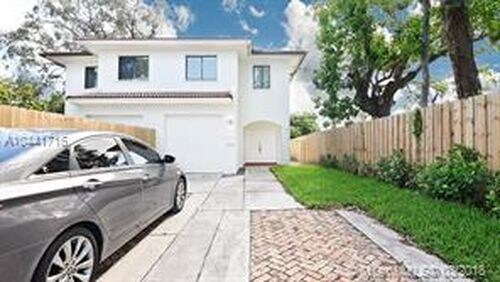 Primary Photo - 2476 SW 11th St
