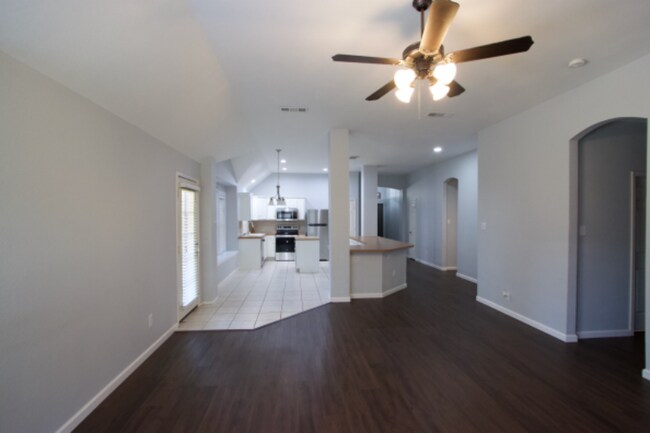 Building Photo - 3605 Villanova Dr