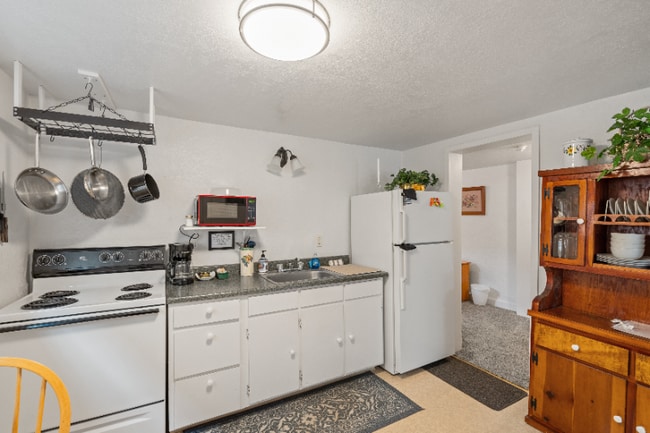 Building Photo - 451 Broad St