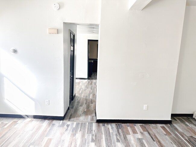 Foto del edificio - 3-bedroom, 1 1/2 bath - Updated Full House