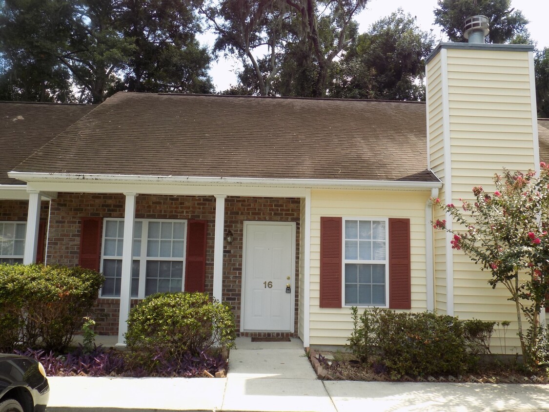 Foto principal - 2 Bedroom, 2 Bath Townhome on Southside Sa...