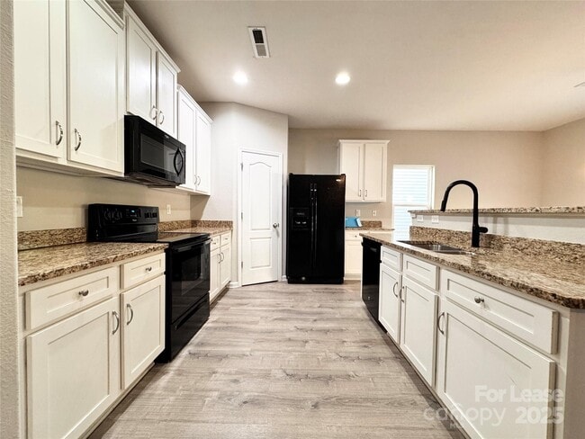 Foto del edificio - 6903 Ware Rd