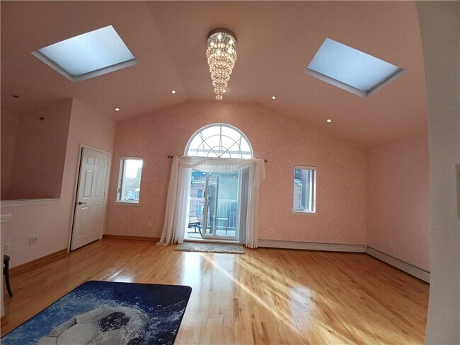 Foto del edificio - 2383 E 14th St