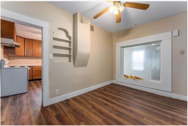 Foto del edificio - 129 N Boyd St