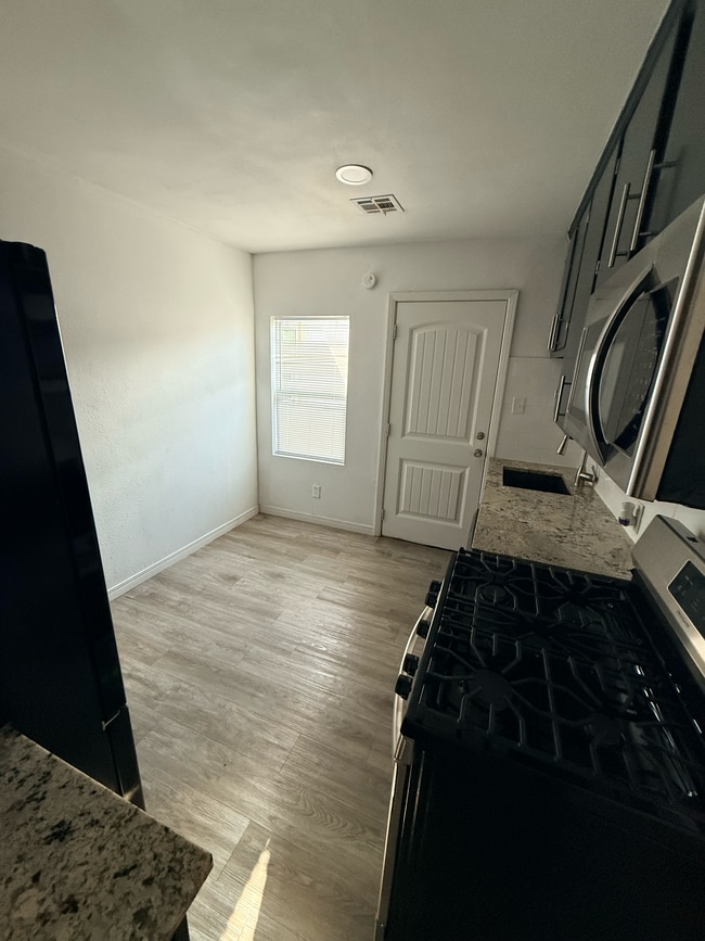 Building Photo - Duplex