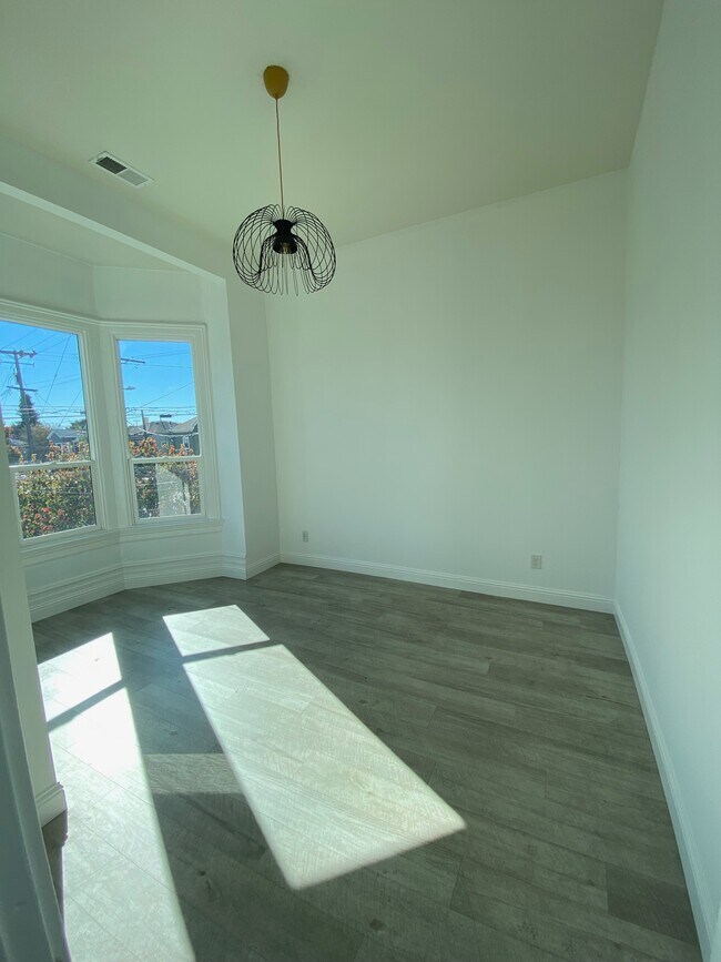 Master Bedroom - 905 Pine St