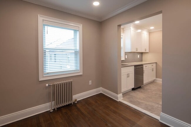 Interior Photo - Leonia Manor