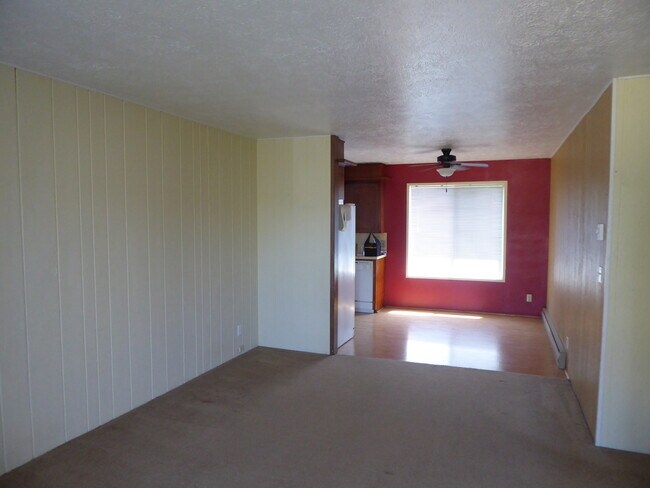 Foto del edificio - 2 Bd 1 bath remodeled duplex w/Garage in Winston