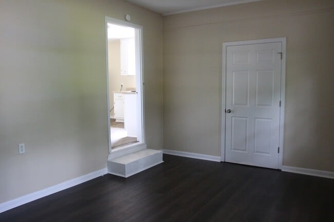 Building Photo - 2523 Beachview Dr