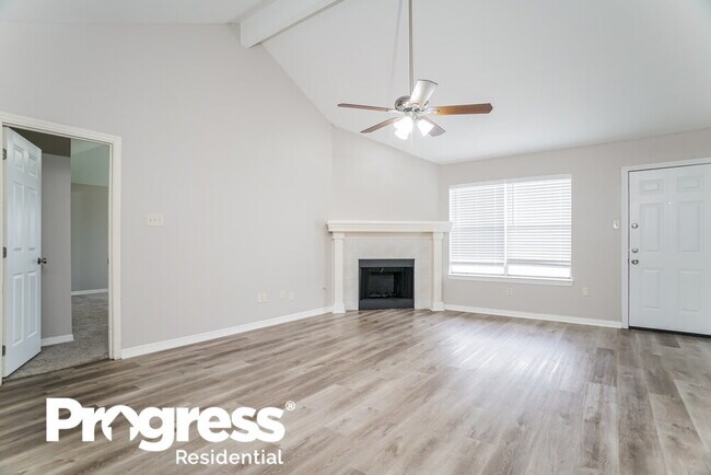Building Photo - 2527 Grand Canyon Dr