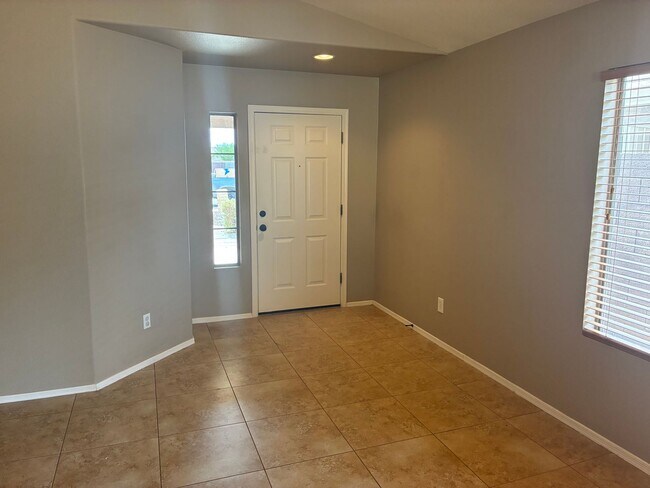 Foto del edificio - **BEAUTIFUL 3BEDROOM/2BATHROOM HOME LOCATE...