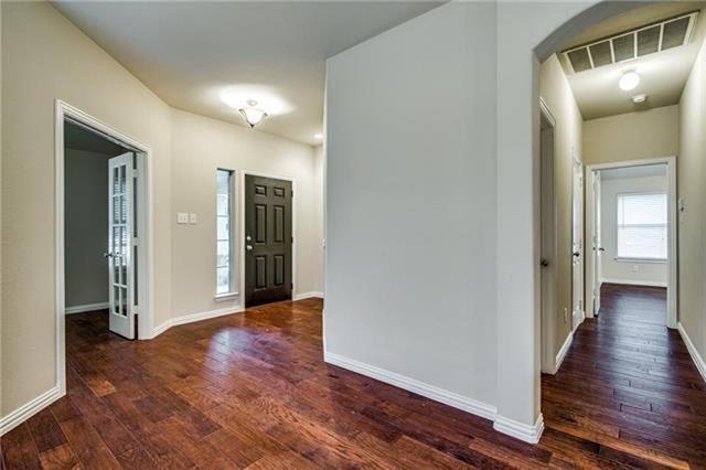 Foto del edificio - 811 Creekside Dr