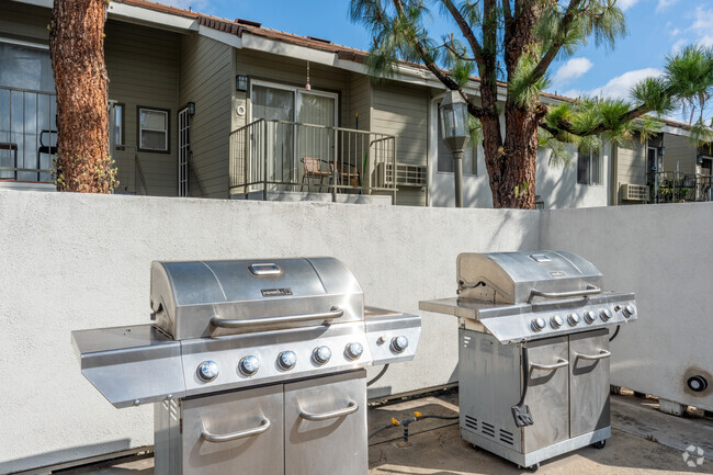 Barbecue area - Emeritus Park Senior Apartments