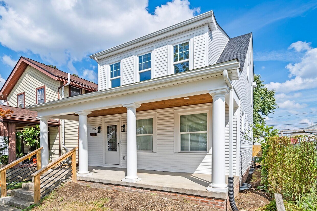 Primary Photo - Fully Renovated Beauty!!