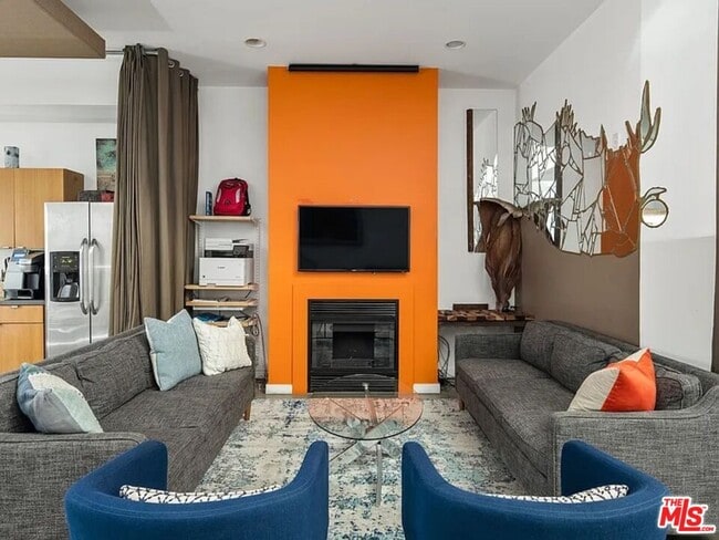 Building Photo - 815 Hampton Dr