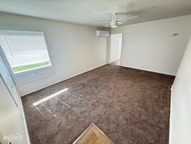 Foto del edificio - 1420-1420 Queen Ave