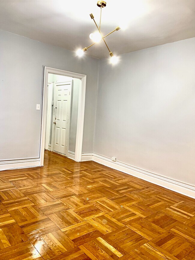 Foto del edificio - 57 Corbin Ave