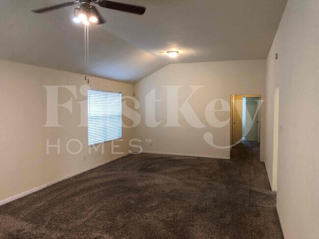 Foto del edificio - 1123 Intrepid Oak Ln