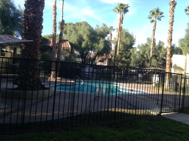 Building Photo - 1405 Vegas Valley Dr
