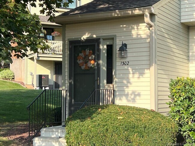 Foto del edificio - 1302 Summer Hill Dr