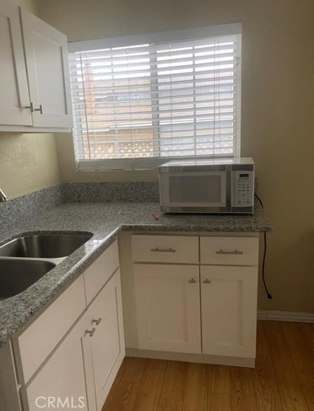 Building Photo - 12 Whitecloud