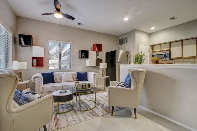 Foto del edificio - 1996 Tradan Dr - Large Upstairs Condo in B...