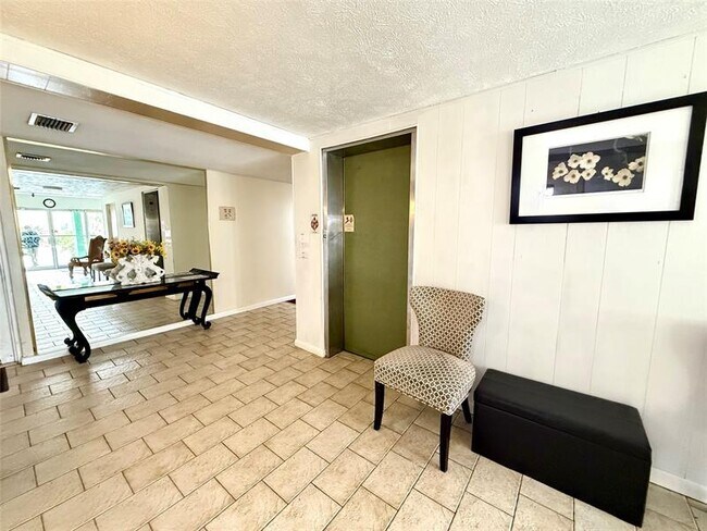 Foto del edificio - 4821 NW 22nd Ct