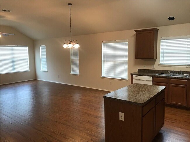 Building Photo - 1539 Haynie Bend