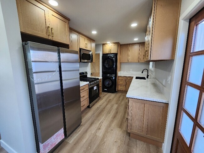 Building Photo - 333 E 61st St