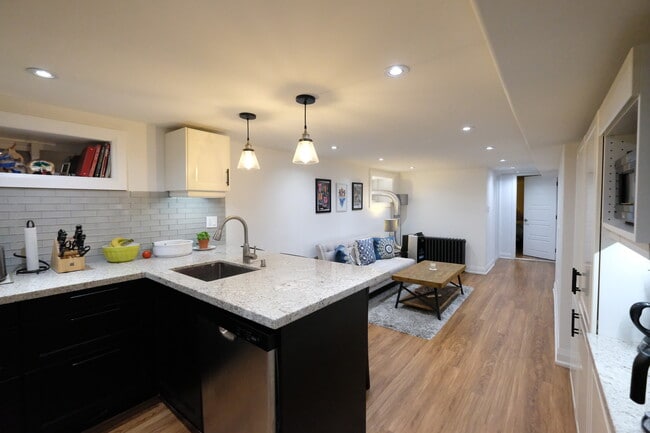 Building Photo - 326 High Park Av