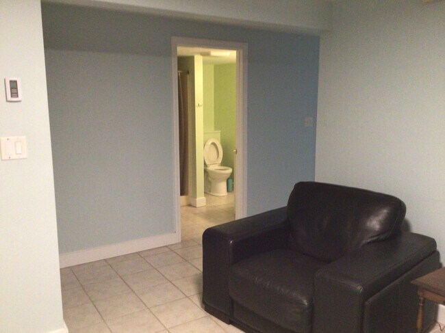 Foto del edificio - 296 Mayfair Rd
