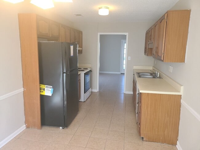 Foto del edificio - 8010 Woodlake Dr